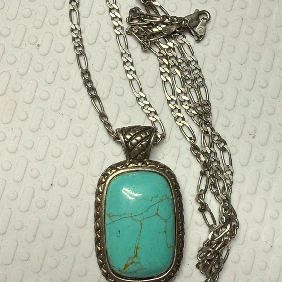 N4.)Turquoise Pendant Necklace in Silver - Picture 1 of 2